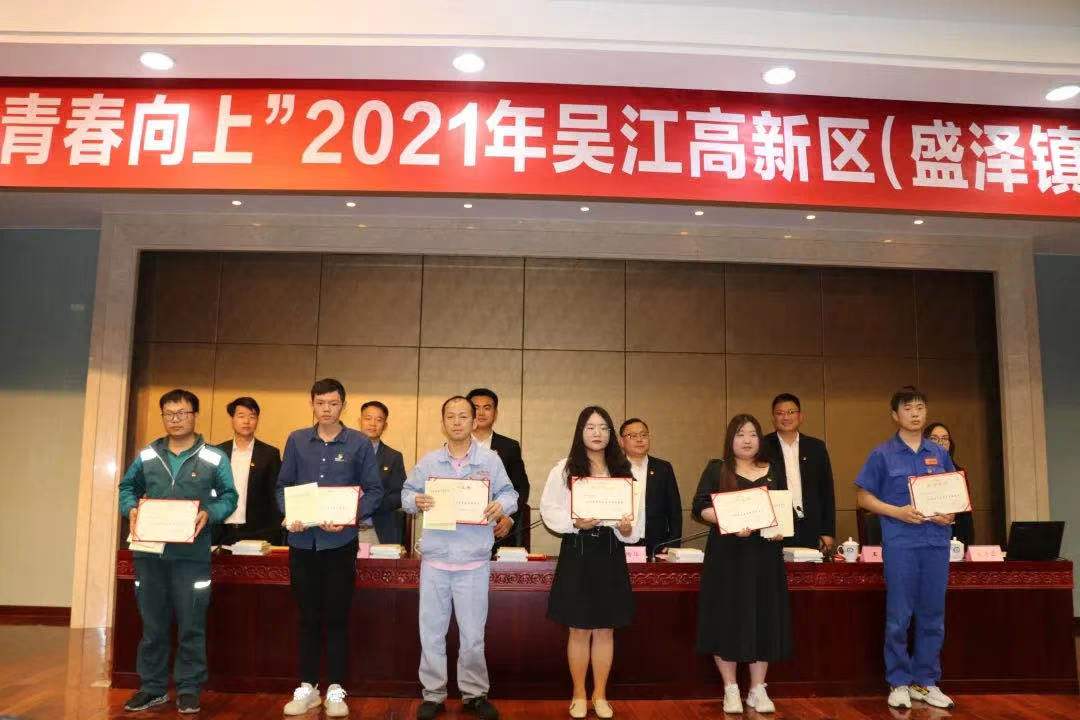 牢記青春使命，勇?lián)鷷r(shí)代重任